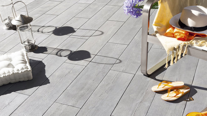 Lattes de pierre reconstituée façon planches de bois (Tennessee Grise).