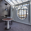 Toutes les 124 chambres de l’hôtel donnent sur la piscine.