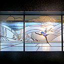 Les vitraux de la piscine Molitor ont été restaurés par le maître-verrier Louis Barillet.