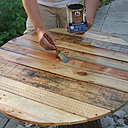 Etape 26 : Passer deux couches de vernis glycérophtalique aspect brillant à la brosse. Laisser sécher 12 heures entre deux couches.