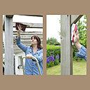 Etape 2 : Poncez légèrement le bois avec du papier de verre, afin d’obtenir une surface lisse. Puis, dépoussiérez avec un chiffon.