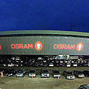 Quatre autres écrans Led se trouvent à l’intérieur du stade. Leur surface de 30 mètres de long sur 7,5 de hauteur affiche le score et diffuse ralentis et interviews en haute définition. Quatre autres écrans Led se trouvent à l’intérieur du stade. Leur surface de 30 mètres de long sur 7,5 de hauteur affiche le score et diffuse ralentis et interviews en haute définition.