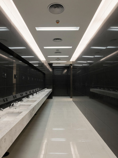 Osram a déployé toutes sortes de produits et fait appel à ses filiales pour éclairer au mieux les moindres recoins du stade.