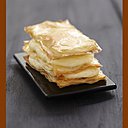Redécouvrez le mille-feuille avec cette version salée où la crème pâtissière est remplacée par une crème de pommes de terre au Rocamadour. Une entrée délicieuse et parfumée...