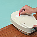 Une alarme à détection d’immersion conforme à la norme NF P 90-307. Elle s’active par clés magnétiques. Alarme Sun Bay. Castorama.