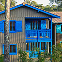 Les douze Cabanes du Boque sont rassemblées par quatre en trois îlots.