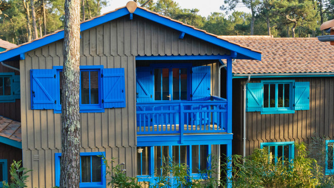 Les douze Cabanes du Boque sont rassemblées par quatre en trois îlots.