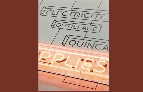 Chaque mercredi et chaque samedi, des ateliers bricolage sont organisés au sous-sol du magasin.