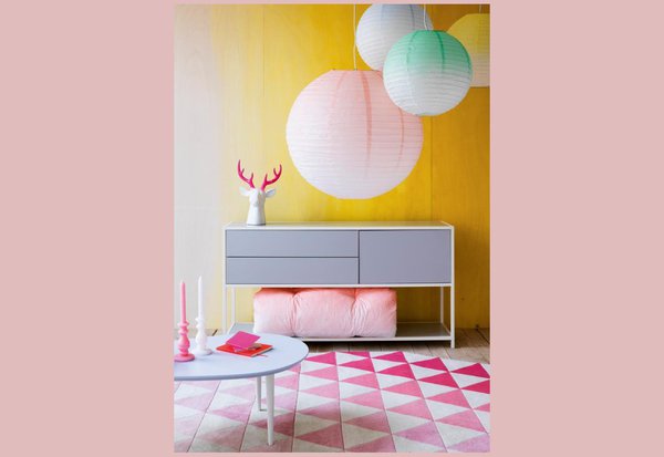 Deux tendances réunies, les triangles et le tie & dye. Tapis en polyester et acrylique. 160 x 210 cm. Tapis Onyx. Fly.