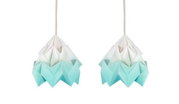 Une suspension façon origami, en papier. Diamètre 20 cm. Suspension Moth Gradient. Snowpuppe. Goodobject.me