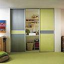 Une cuisine dans un placard ? Drôle d’idée peut-être, mais on réalise un gain de place certain. Une cuisine dans un placard ? Drôle d’idée peut-être, mais on réalise un gain de place certain.