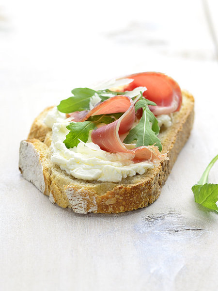 Tartine de Bayonne sur pain de campagne - recette de Pierre Sang Boyer à l'apéro.