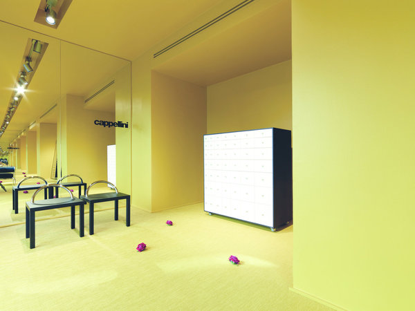 Progetti Compiuti, est une commode conçue par Shiro Kuramata, composée de 49 tiroirs de forme asymétriques : chaque chose à sa place !