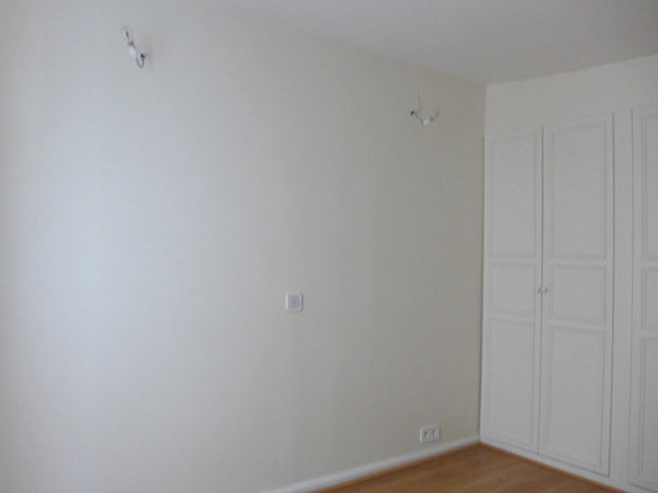 Avant : Une chambre trop grande : une place perdue, surtout dans une petite surface.