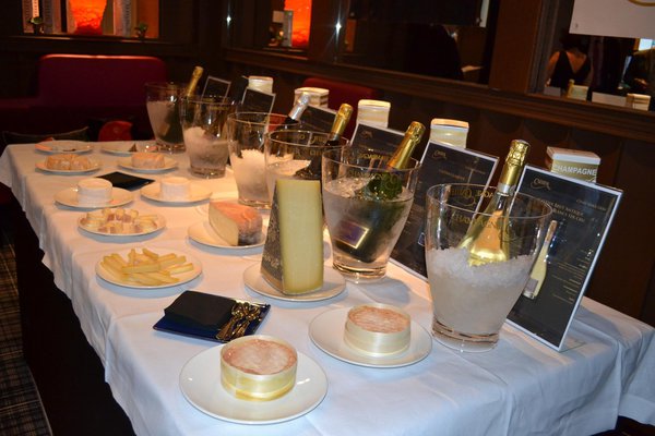 Accords fromages et champagne: osé mais particulièrement réussi.