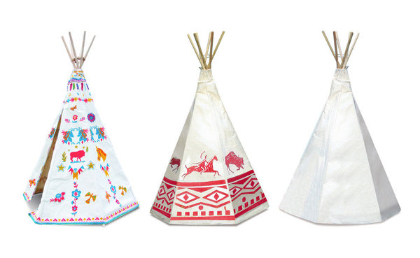 Voyageons dans le temps et l’espace pour nous plonger un instant dans l’univers des Indiens. Attention aux cowboys ! A partir de 100 € sur www.lesenfantsdudesign.com