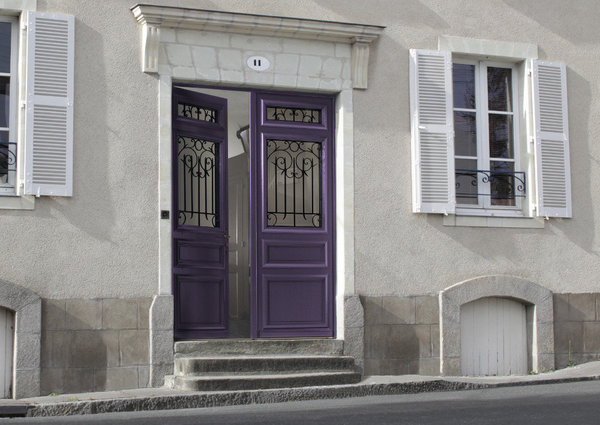 Bel’M propose deux services de rénovation de porte : une rénovation simple (l’intégration de la grille est à faire soi-même) ou intégrale (comprenant l’intégration de la grille et sa rénovation).