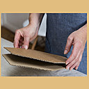 Etape 3 : Répétez les étapes 1 et 2 en variant la taille du gabarit pour obtenir 3 hexagones de tailles différentes. Tracez et découpez 3 autres hexagones identiques, pour obtenir deux fois trois hexagones.