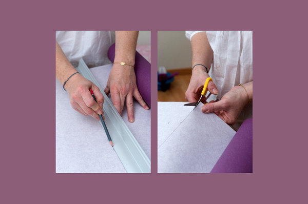 Etape 2 : Coupez un morceau de papier-peint intissé de la taille de votre emplacement (ici, un carré de 53 centimètres de côté).