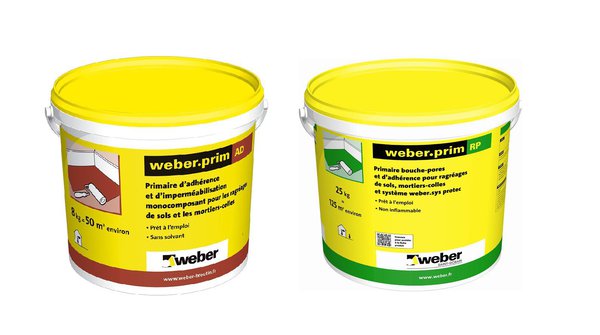 Avant le ragréage, une couche de primaire s'avère nécessaire pour fixer convenablement les supports.