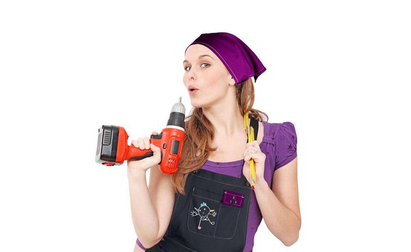 Qui a dit que le bricolage était l'apanage des hommes? Les femmes s'y mettent et ont besoin d'une tenue ad hoc.