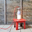 Une lampe fabriquée à partir d'une bouteille de lait en verre recyclé. H 26 cm. 89 €. Milk Bottle. Raumgestalt . Love Creative People.