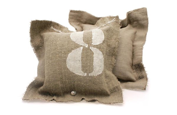 Coussin en tissu de lin recyclé. Coussin déhoussable. Le modèle de 40 x 40 cm : 56 €. Stapelgoed. Love Creative People.