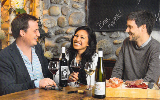 La fabuleuse équipe Wiine.me en pleine séance de dégustation.