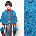 La Cape à col plat allie confort et élégance, proposée dans le livre Capes et Ponchos aux éditions de Saxe.