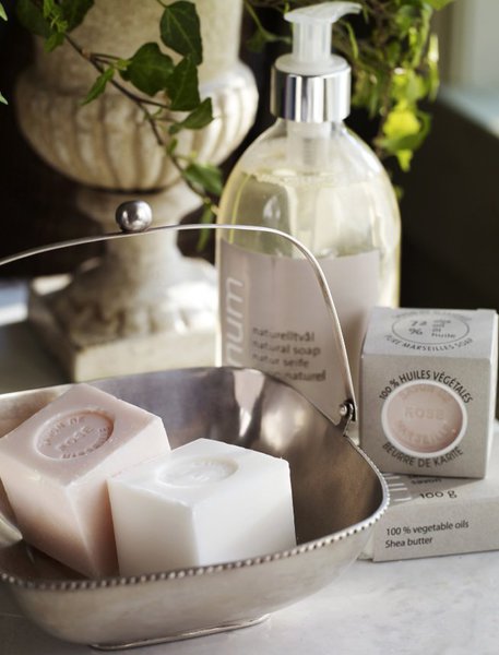 Classique, des savons 100 % huile végétale. A partir de 4,50 €. Linum.