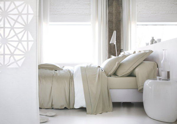 Satin de coton peigné pour la collection Versailles, ici en coloris chanvre.