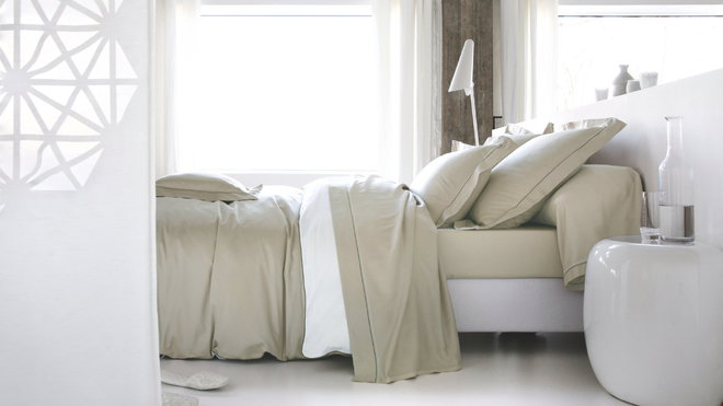 Satin de coton peigné pour la collection Versailles, ici en coloris chanvre.