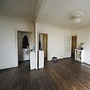 Avant. Un double volume déjà ouvert avec des traces résiduelles de l’ancien.