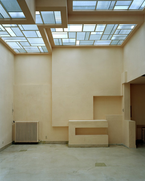 Le salon rose et son toit de vitraux dessinés par le verrier Louis Barillet.