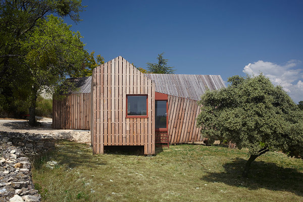 Les pentes de toit sont des lignes de fuite étudiées selon l’orientation résultant du centre du plan en étoile.