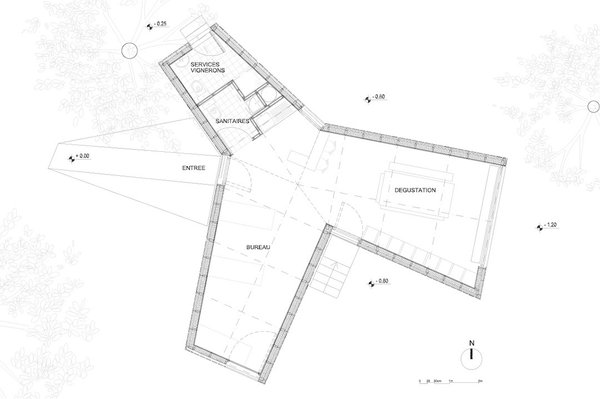 Le projet est caractérisé par un plan en étoile à trois branches réunissant, pour chacune d’elle une fonction particulière.