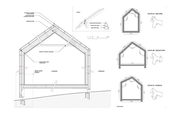 L’épaisseur des murs intègre les gaines techniques, l’isolation.  Chaque pente de toit a une inclinaison différente.
