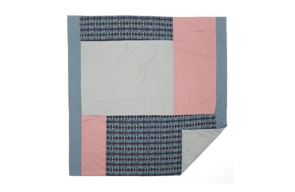 Plaid en tissus patchwork 130 x 130 cm. 100 % coton. Lavable en machine. 150 €. Plaid Carmen Malmö.