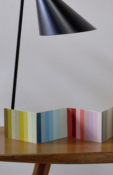 Ambiance fifties: les coloris pastel et vifs, le noir en contrepoint, telles sont les couleurs d’époque qui reviennent en force aujourd’hui.