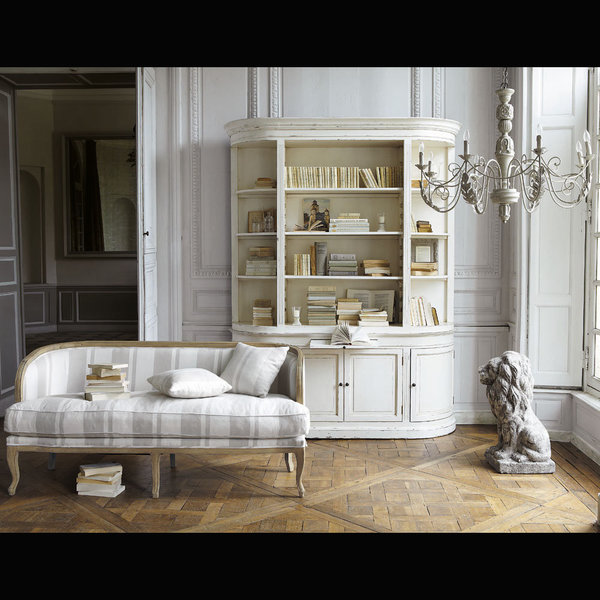 Entre matières naturelles et patines claires, Maisons du Monde propose une ambiance actuelle qui fait la part belle au style Gustavien. Comment ne pas craquer ?