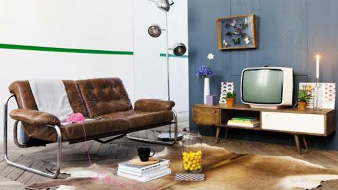 Pour les amoureux du design des années 50, un meuble TV en bois, aux lignes basses et étroites. L 140 x 35 x H 40 cm. 350 €. Meuble TV Andersen. Maisons du Monde. Pour les amoureux du design des années 50, un meuble TV en bois, aux lignes basses et étroites. L 140 x 35 x H 40 cm. 350 €. Meuble TV Andersen. Maisons du Monde.