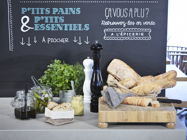 Outre une multitude de produits gourmands en libre-service, la formule « Grab and Go » vous permet de déguster des rillettes et caviars de légumes, en les tartinant généreusement sur une baguette fraîche. Une idée imaginée par les deux sœurs fondatrices de la conserverie Secrets de Famille.