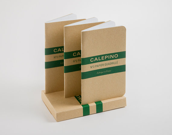 Carnet-calepin n°2 à papier-petits-carreaux de Calepino - l'étui de 3 carnets 9 €.