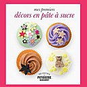 Une bonne introduction au cake design. Ce livre comprend tous les conseils pour réaliser ses premiers décors en pâte à sucre : bordures festonnées, motifs de fleurs, motifs en relieds, glaçage royal, crème au beurre… 64 pages. 4,95 €. Les Ateliers de Patisserie Marabout. L’Effet Maison.