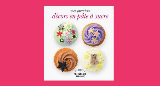 Une bonne introduction au cake design. Ce livre comprend tous les conseils pour réaliser ses premiers décors en pâte à sucre : bordures festonnées, motifs de fleurs, motifs en relieds, glaçage royal, crème au beurre… 64 pages. 4,95 €. Les Ateliers de Patisserie Marabout. L’Effet Maison.