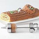 Avec ses 7 douilles différentes, ce décorateur, façon seringue, permet de multiplier les motifs pour décorer tous les gâteaux ou les bouchées apéritives. 31,99€. Décorateur à pâtisserie. Mathon.