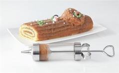 Avec ses 7 douilles différentes, ce décorateur, façon seringue, permet de multiplier les motifs pour décorer tous les gâteaux ou les bouchées apéritives. 31,99€. Décorateur à pâtisserie. Mathon.