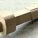 Etape 5 : Recouvrez le bas du tube de kraft gommé.