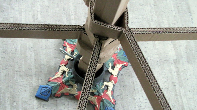 Etape 12 : Enfilez  toutes les branches sur le pied, en commençant par la plus grande.