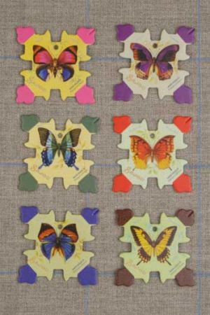 La  série de cartes à fil est illustrée de papillons : Terinos Clarissa, Pyrrhanea Troglodyta, Agrias Claudia, Papilio Blumei, Papilio Lycrophon et Kallima Paralekta.